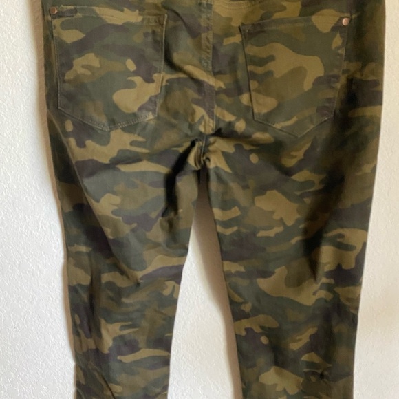 Judy Blue Camouflage Distressed Mid Rise Stretch Skinny Y2K Army Jeans 15/32 - Picture 12 of 13
